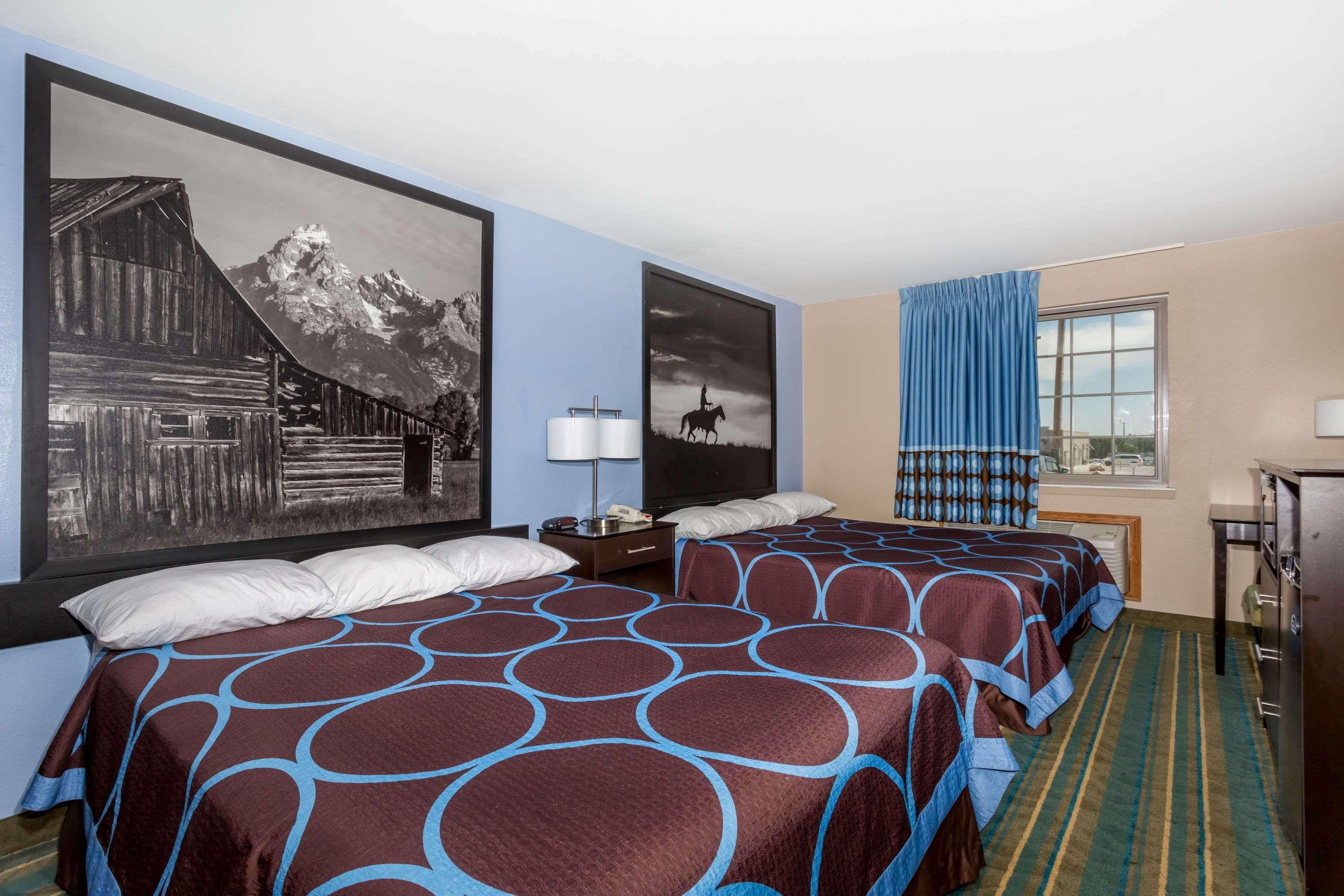 Super 8 By Wyndham Hotel 2*