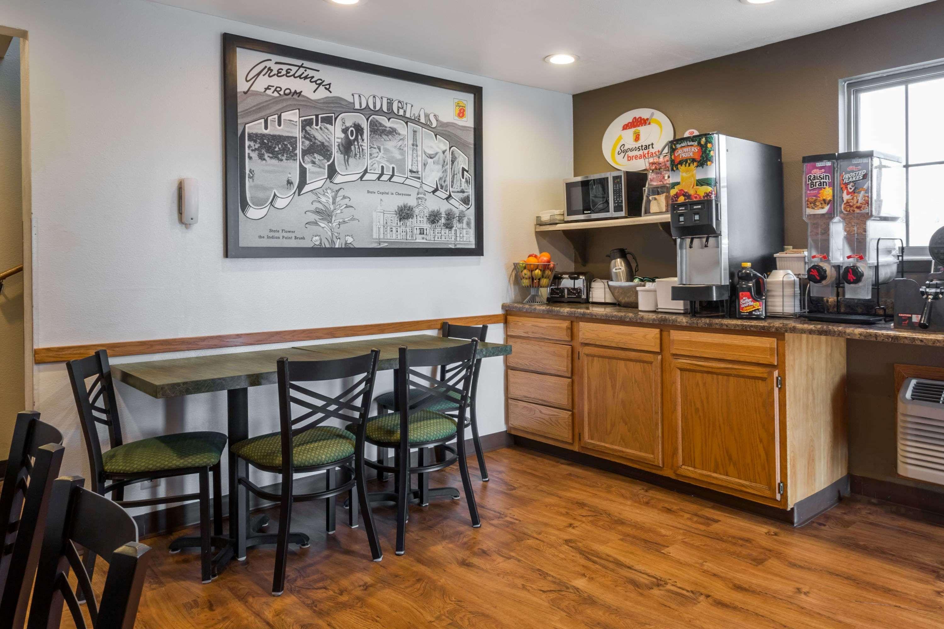 Super 8 By Wyndham Douglas